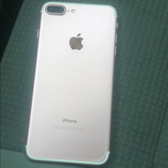 iPhone 7+ - Picture 2 of 3